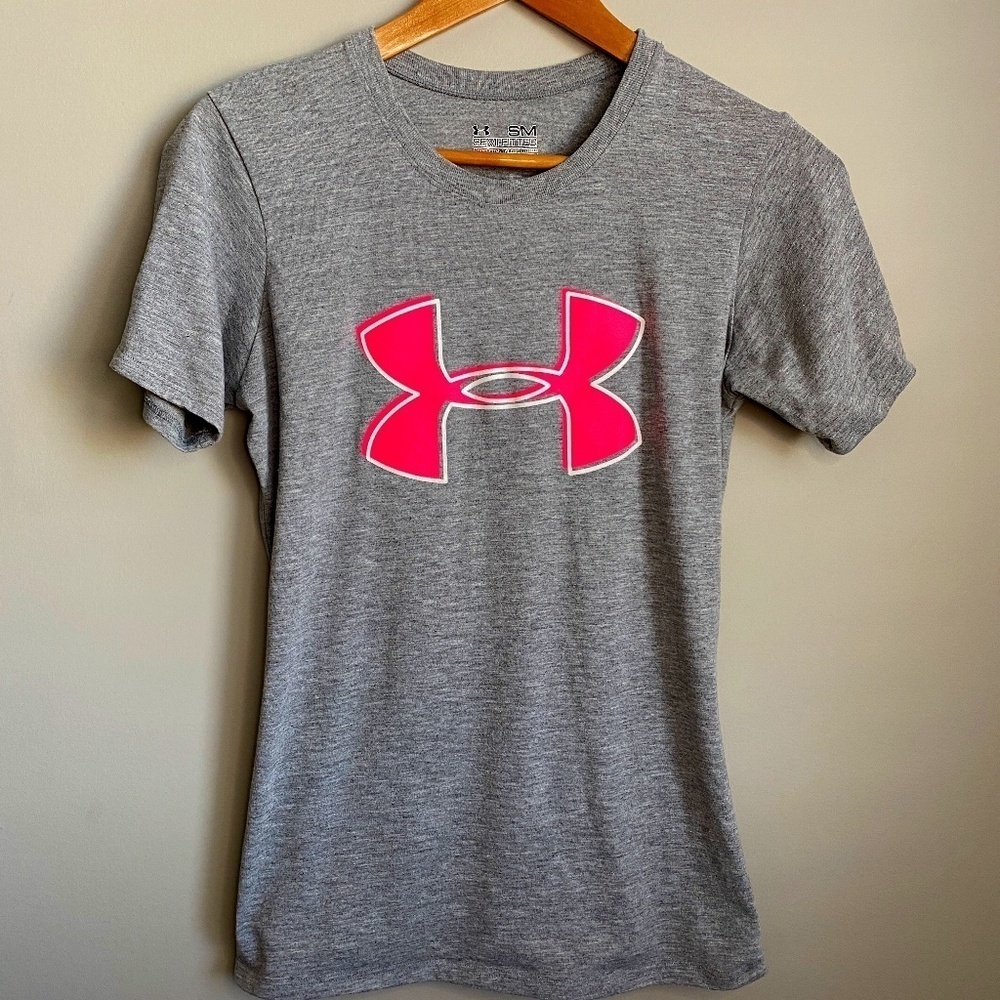 Under Armour Women's Gray Semi-Fitted Heat Gear‎ Logo T-Shirt Size Medium